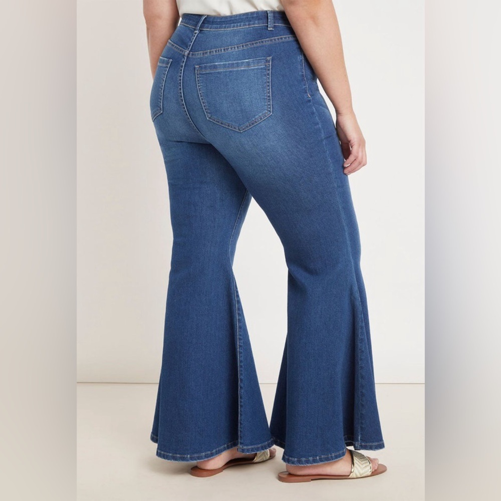 Eloquii Classic Blue Classic Fit Bell Bottom Flare Leg Jeans Plus Size 20 NEW - Picture 8 of 16